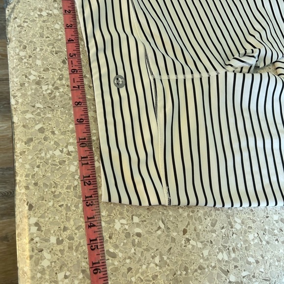 Scorpio Sol Luxury Performance Crop
Size S White Black Stripe - Picture 4 of 9